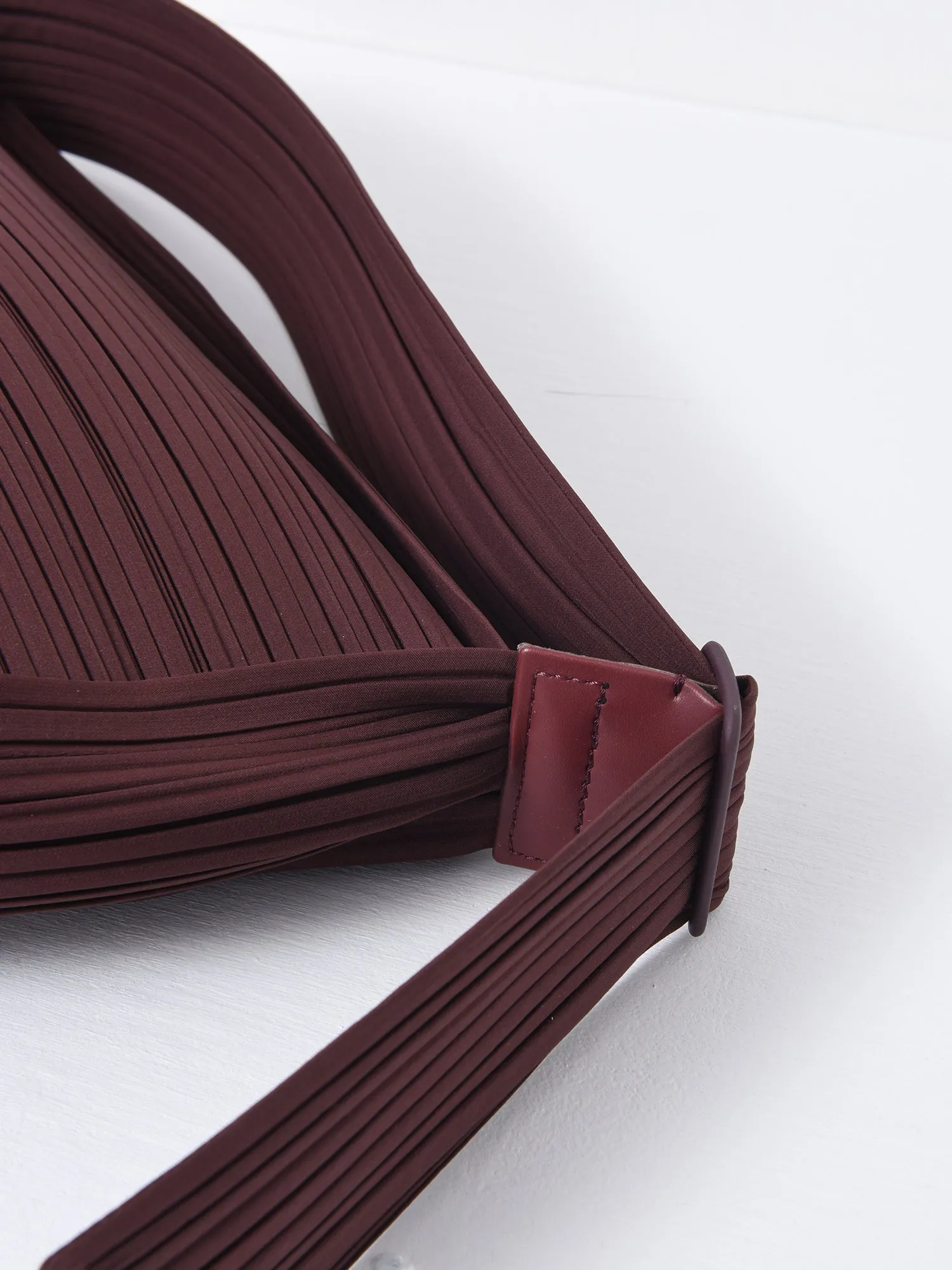 PLEATS HALF MOON BAG_86-CHOCOLATE_PP47AG522