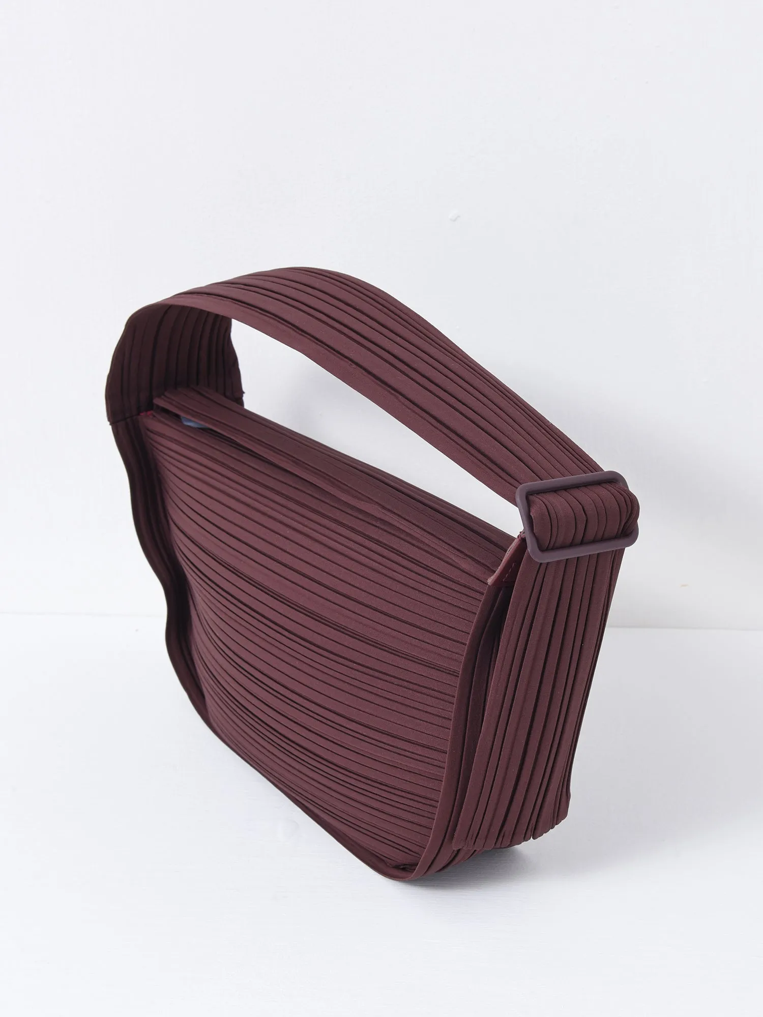 PLEATS HALF MOON BAG_86-CHOCOLATE_PP47AG522