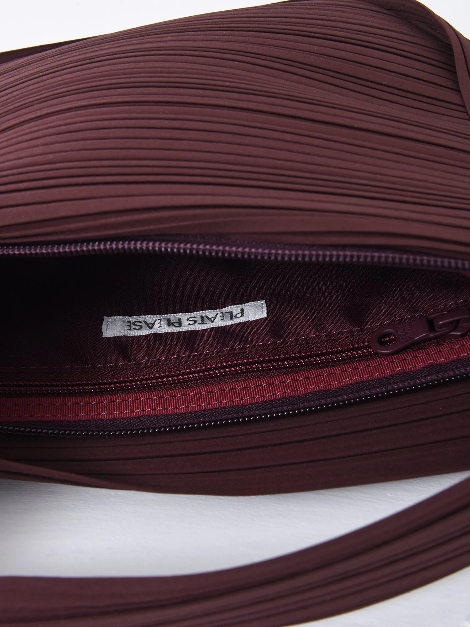 PLEATS HALF MOON BAG_86-CHOCOLATE_PP47AG522